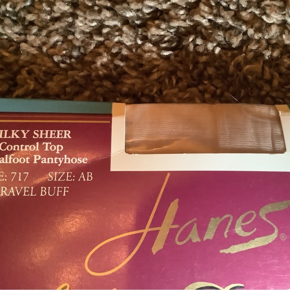 Hanes silk reflections control top pantyhose, color travel buff, size: AB - Picture 4 of 12